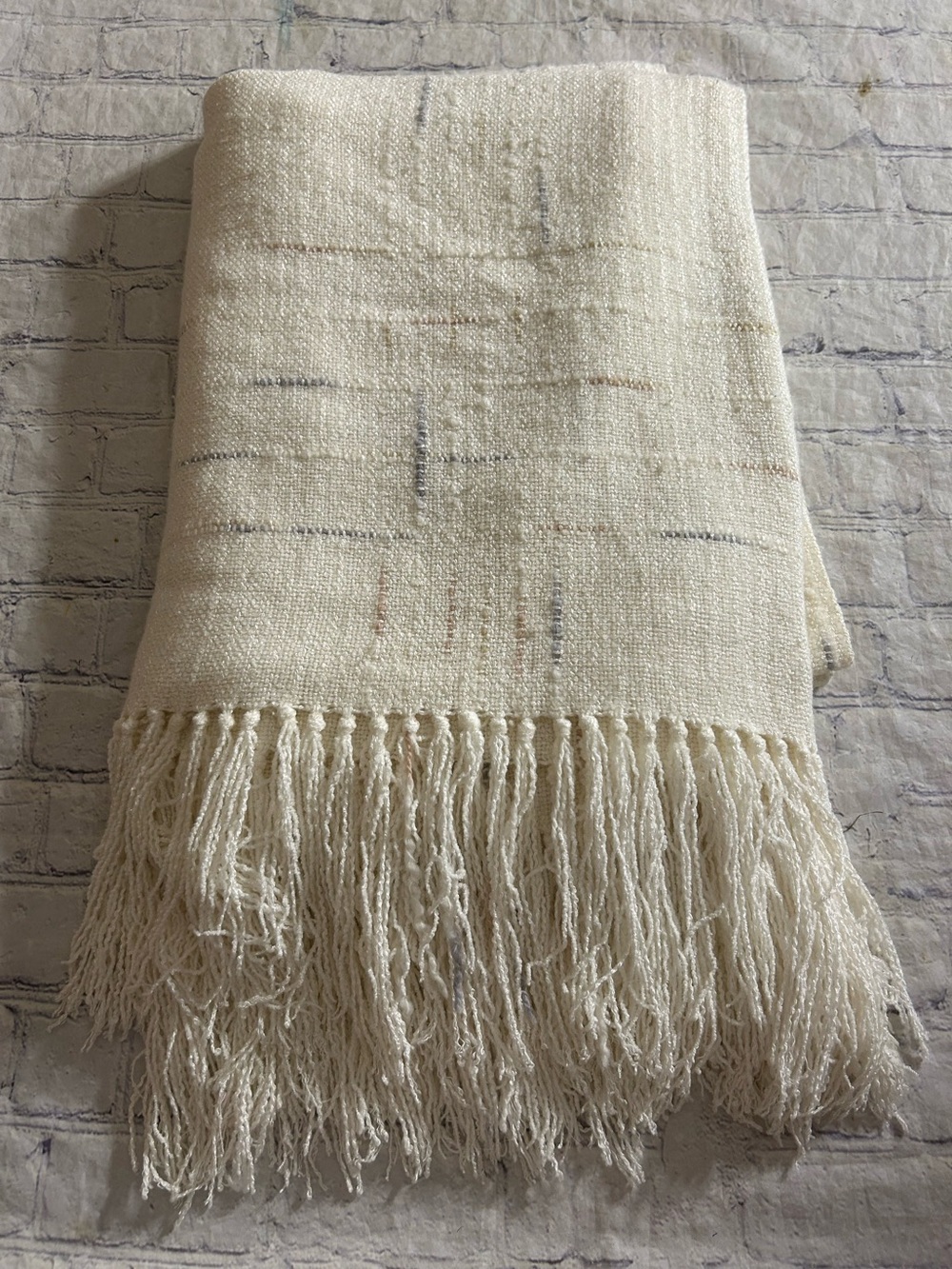 CHURCHILL WEAVERS DELICATE FRINGE & BRANDED TAG FROM BEREA,KENTUCKY CREAM THROW